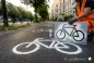 Preview: Fahrrad-Piktogramm-Schablone-Bodenmarkierungsschablone_225_beispielbild-schablonenprofi
