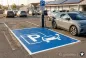 Preview: P-E-AUTO-Ladestelle-Symbol-2-Parkplatzmarkierungsschablone_232_beispielbild-schablonenprofi