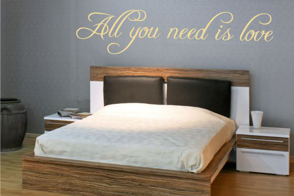 Wandschablone-All_you_need_is_love-W2021